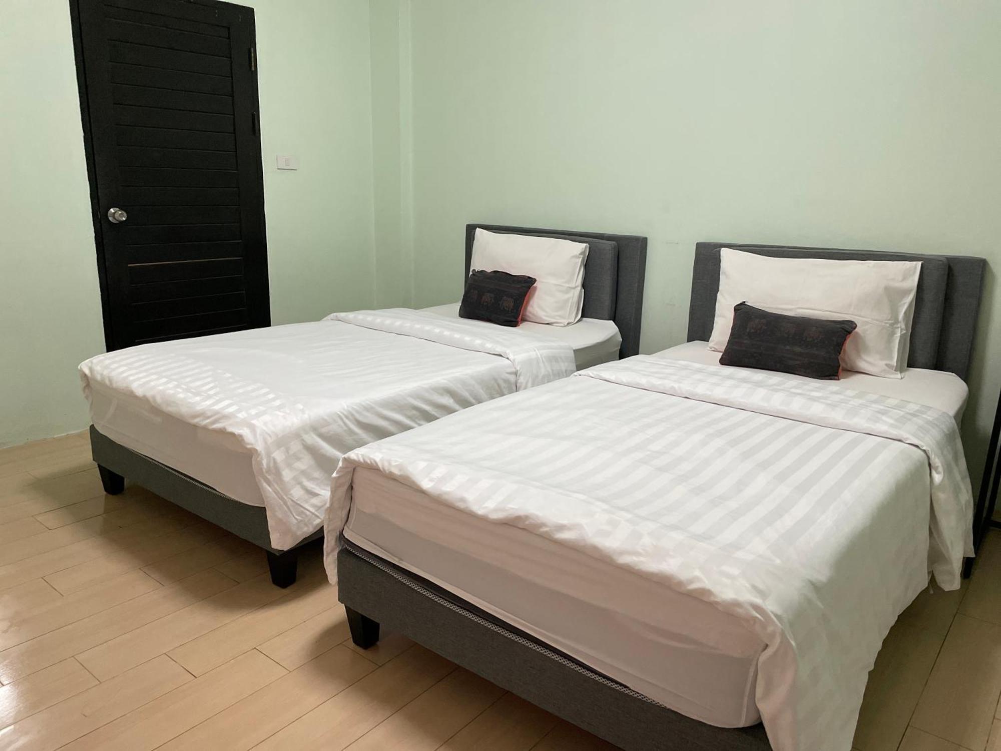 Baan Ploy In (Adults Only) Pansiyon Chiang Mai Dış mekan fotoğraf
